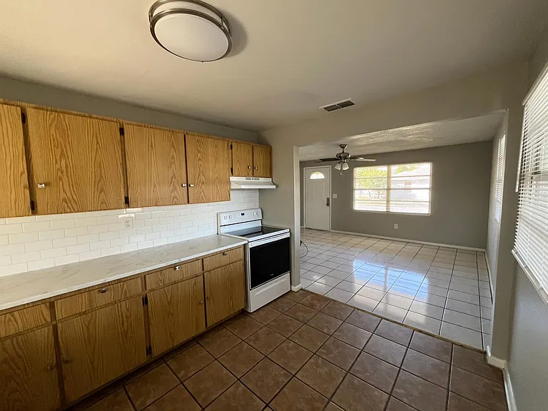 Stove with Hood - plenty cabinet space