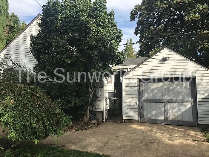 1st image of 717 W McLoughlin Blvd