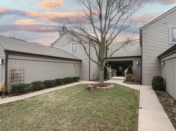 774A Shoreline Rd #707, Barrington, IL 60010