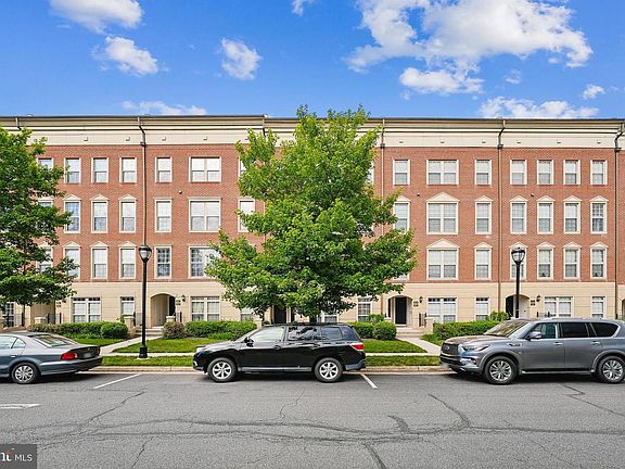 3rd image of 8045 Crescent Park Dr #198