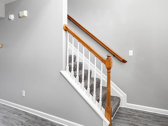 4th image of 1009 Wyndham Hills Dr