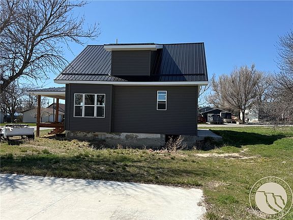 4th image of 421 9th Ave W