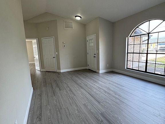 4th image of 1921 Lavina St