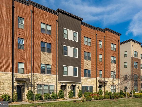 2nd image of 44840 Tiverton Sq