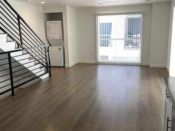 5th image of 11514 Emelita St