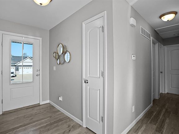 5th image of 1022 Palisades Ln