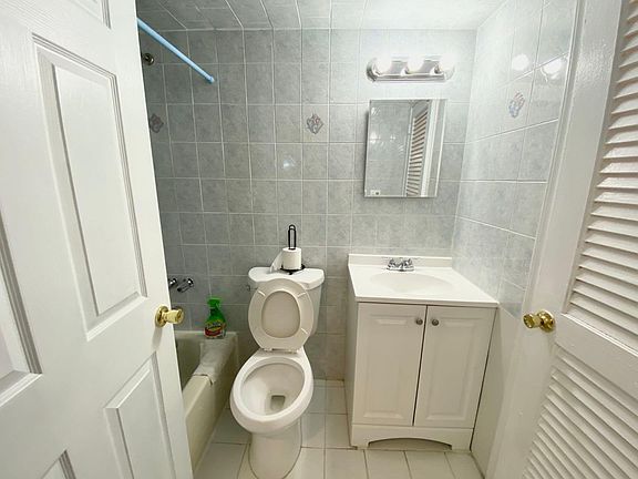 2nd image of 10 Meadow Pl #2F