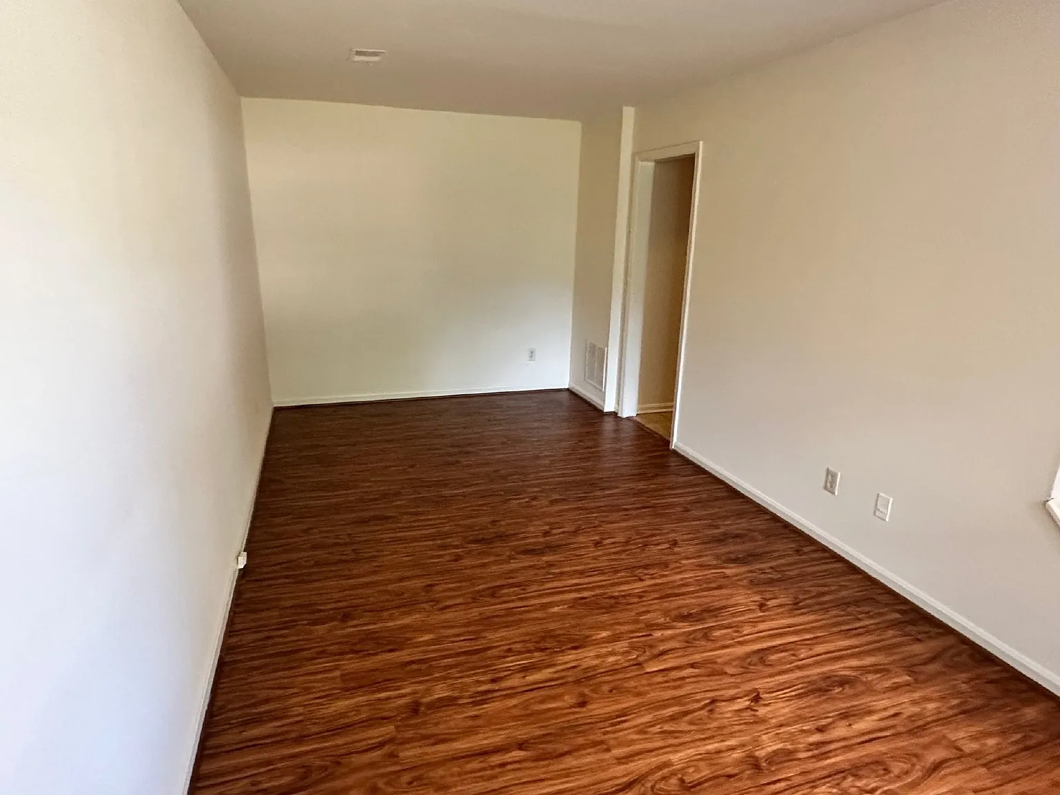 2 bed, 1.5 bath, 966 sqft, $1,900 — Photo 3