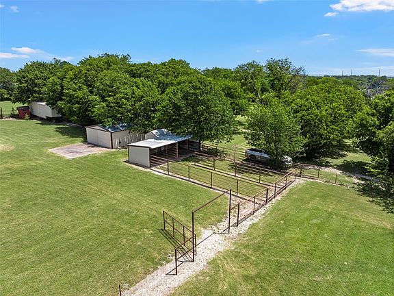 4th image of 204 Christopher Dr