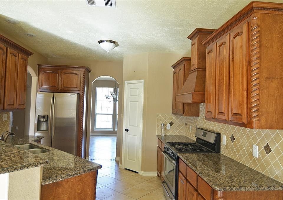 2nd image of 10934 Dunvegan Way