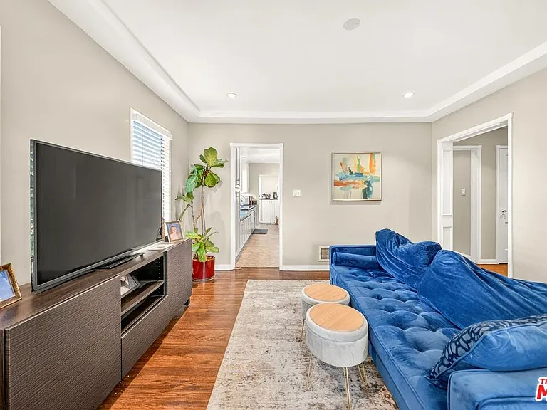 9928 Robbins Dr — Photo 10
