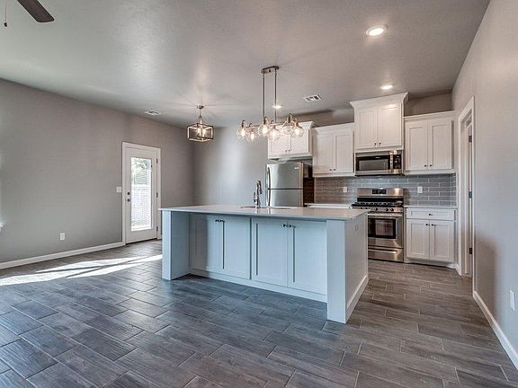 4th image of 1082 Mulbury Mansion