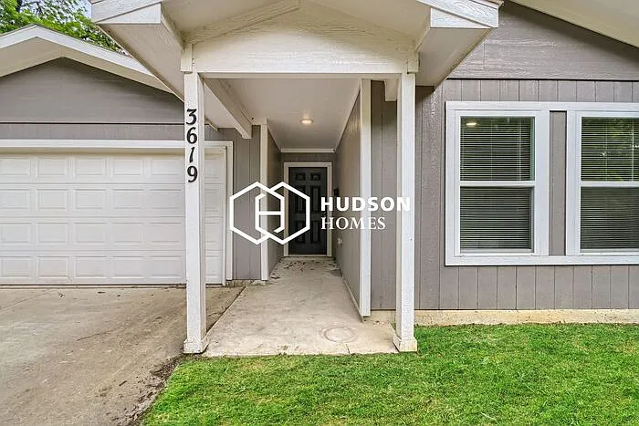 3619 York St — Photo 3