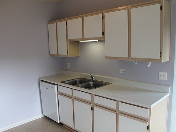 3rd image of 1012 Lincolnshire Ct APT D