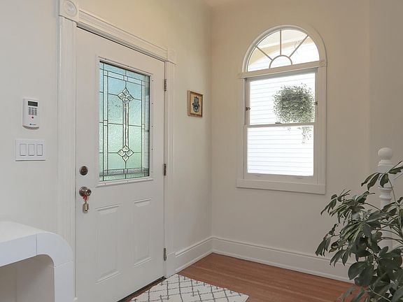 2nd image of 2027 Sherwood Ave