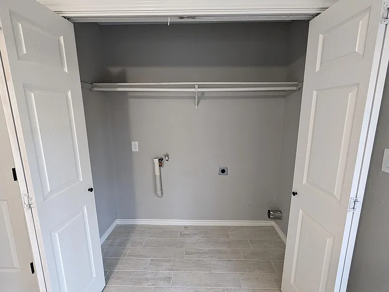 114 Scofield Ave #111 — Photo 4