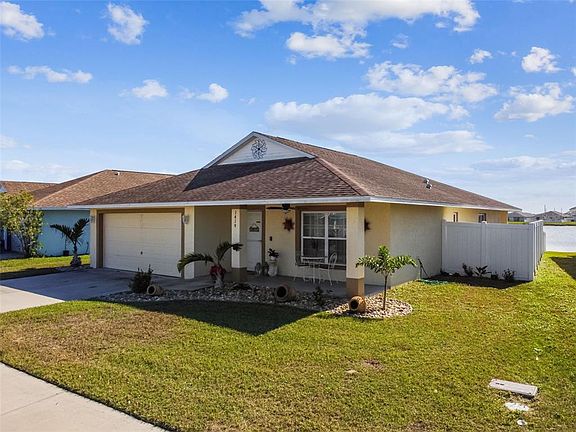 3rd image of 1419 Blossom Bayou Cir