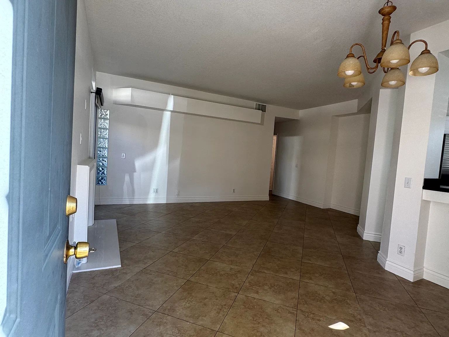 2 bed, 1028 sqft, $4,600 — Photo 3