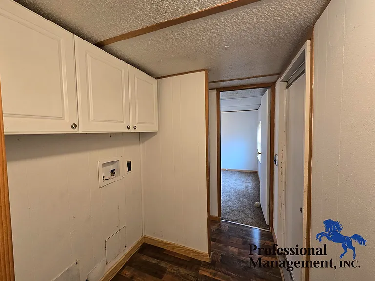 2108 E Maryland Ln — Photo 8