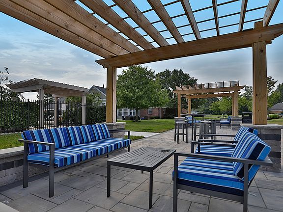 5th image of 551 Shelbourne Ln #584