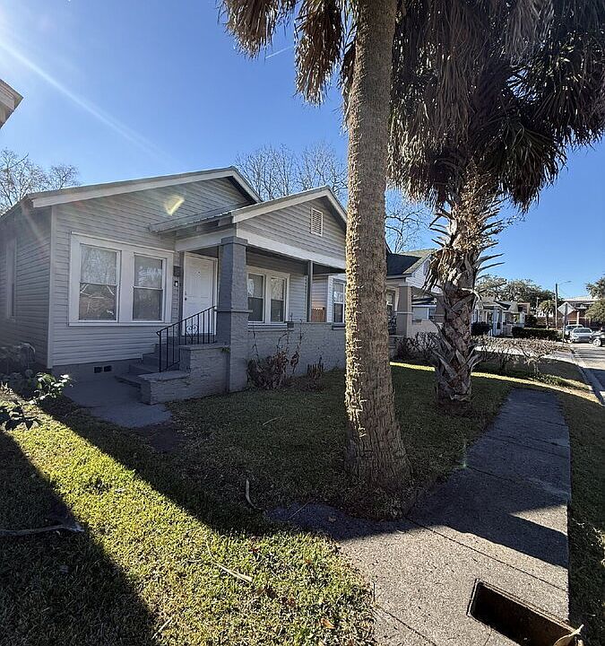 1st image of 1003 W 46th St
