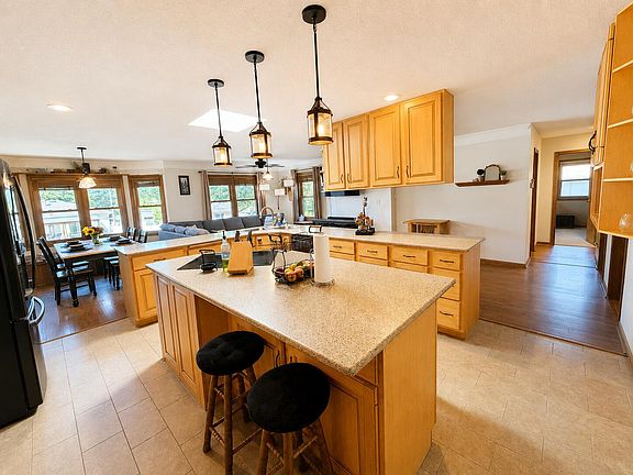 4th image of 805 S Mar Dr