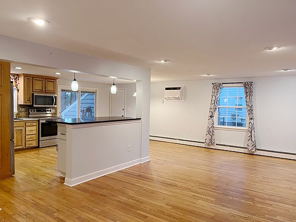 4th image of 101 Olcott Dr