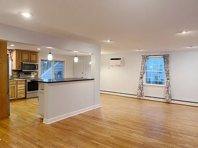 101 Olcott Dr — Photo 4