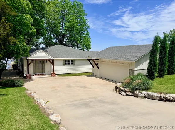1205 Red Bud Dr, Grove, OK 74344