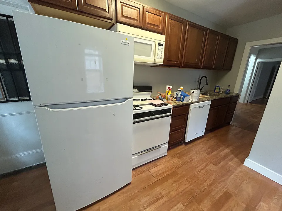 2254 Bryn Mawr Ave #3