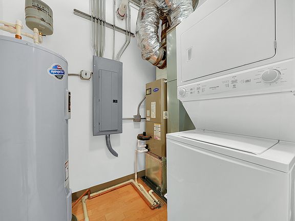 4th image of 115 W Galena Blvd #401