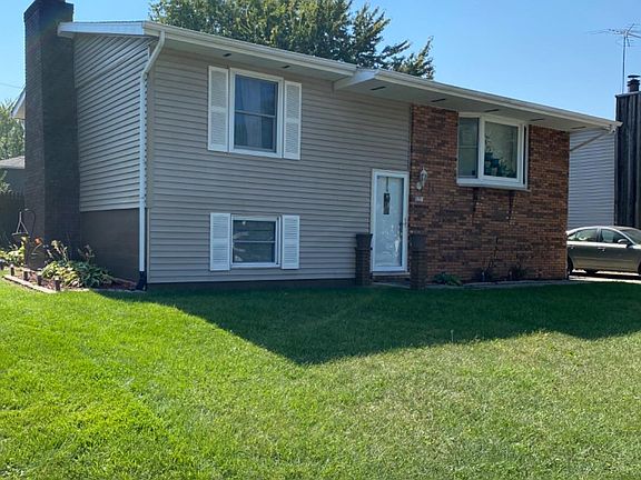 2nd image of 3251 W 74th Pl