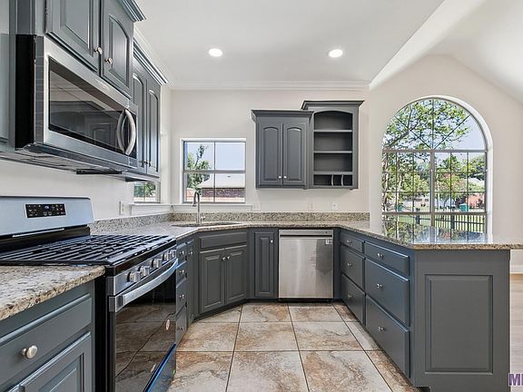 5th image of 29403 White Oak Dr