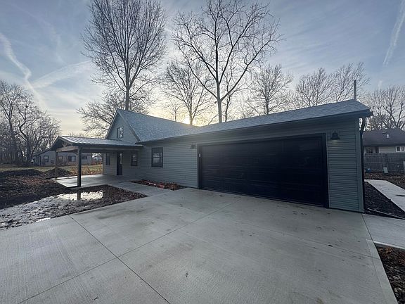 2nd image of 125 Sandy Beach Way