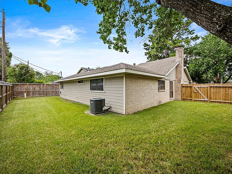 10010 Windriver Dr — Photo 14