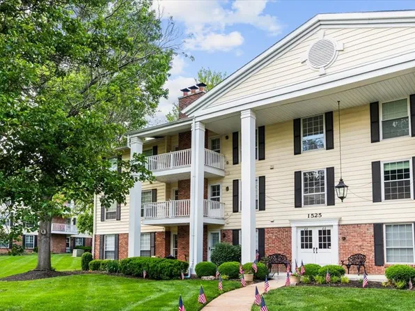 1525 Hampton Hall Dr APT 18, Chesterfield, MO 63017