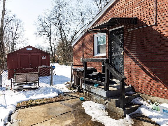 4th image of 4910 Red Oak Ln