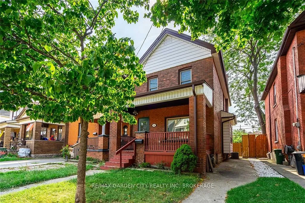 3 bed, $2,400 — Photo 3
