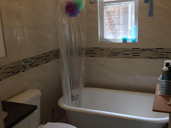 2nd image of 3517 N Wilton Ave APT 3
