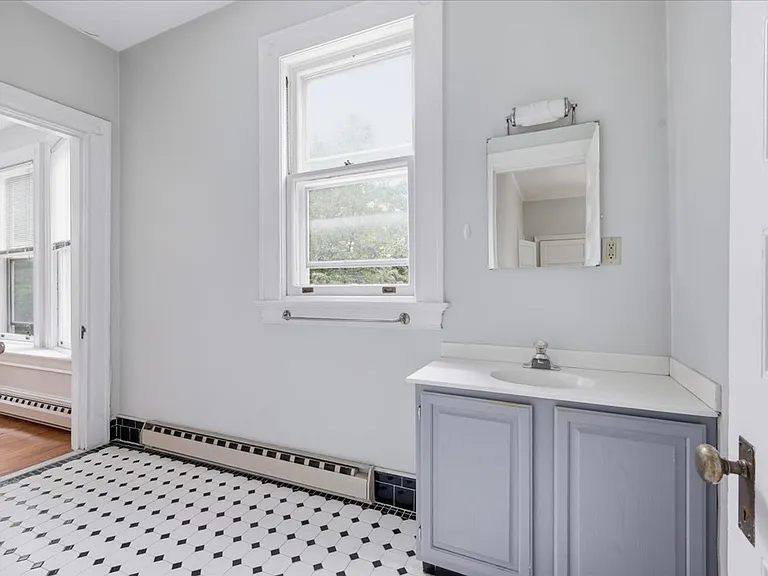 825 Delaware Ave — Photo 20