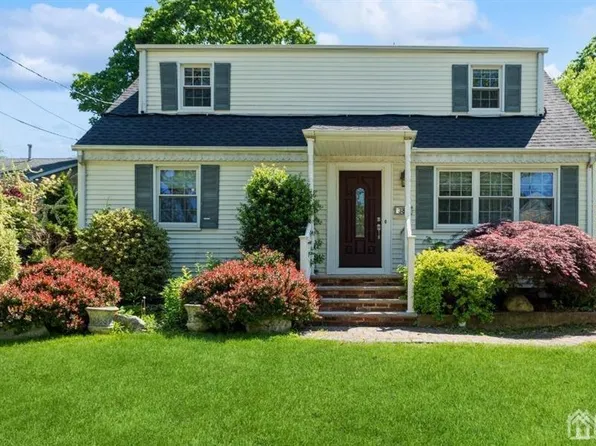 38 Spear St, Metuchen, NJ 08840