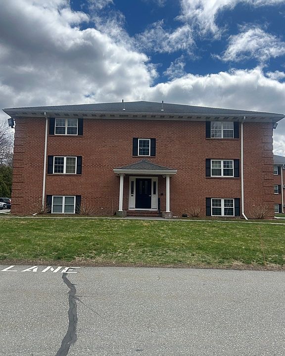 1st image of 10 Leonard Rd #10