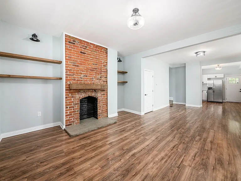997 Oakwood Ave — Photo 6