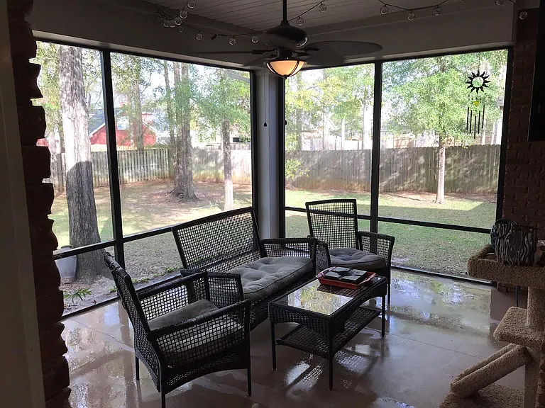 207 Gladstone Way — Photo 18
