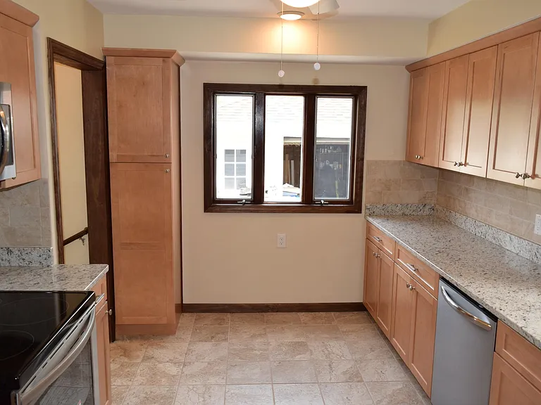 2459 Medford St — Photo 18
