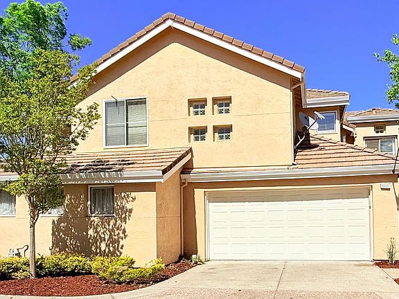2nd image of 6220 Lakeview Cir
