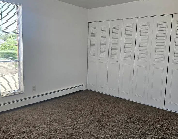 Chateau Villa Apartments — Photo 14