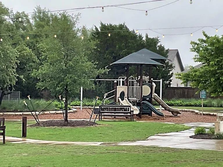 624 Golden Glory Rd — Photo 36
