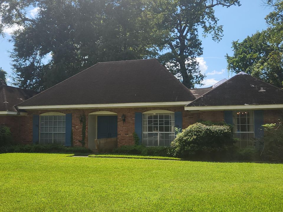 1st image of 402 Robinhood Cir