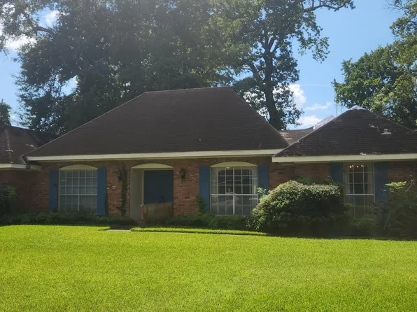 402 Robinhood Cir, Lafayette, LA 70508